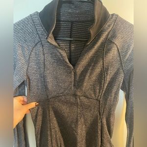 LULU QUARTER ZIP!! Gray and black color with zip up front pocket!